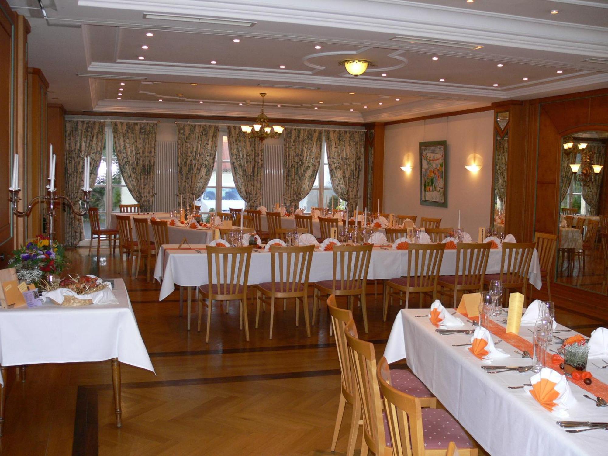 Hotel-Restaurant Roter Ochsen Lauchheim Экстерьер фото