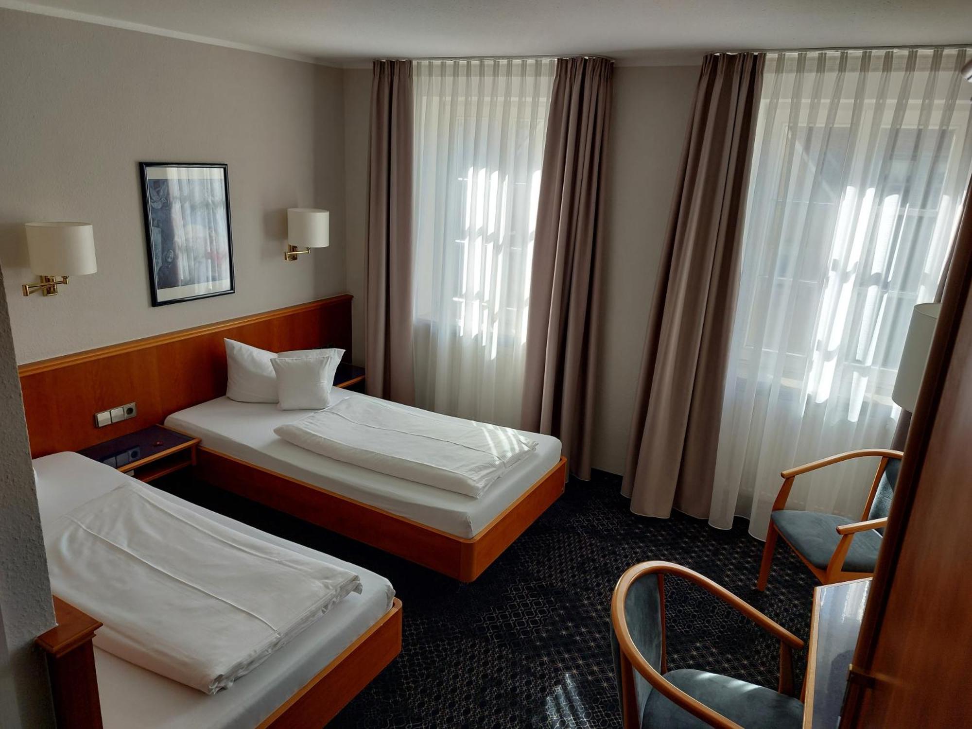 Hotel-Restaurant Roter Ochsen Lauchheim Экстерьер фото